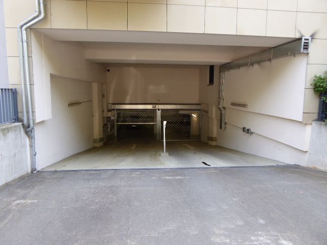 Tiefgaragenstellplatz zu verkaufen... image 3